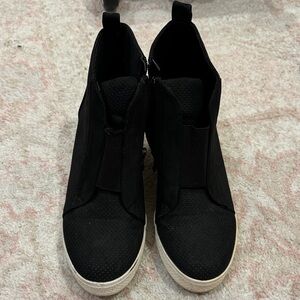 Stylish Black Women's Slip-On Sneakers